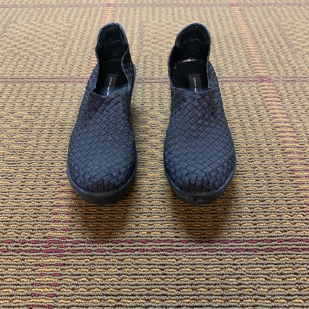 Steven by Steve Madden- Great Walking Shoe - Brand New